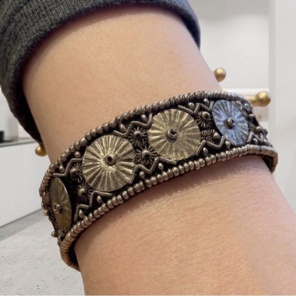 Silver Metal Detailed Women's Bracelet